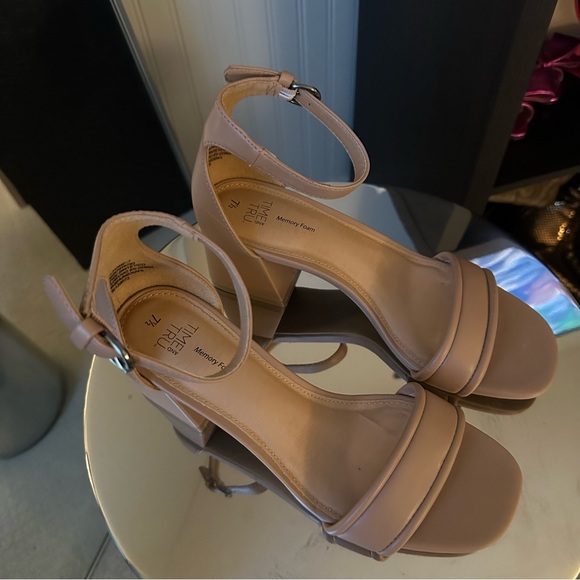 Time & Tru Nude Block Heels - Picture 6 of 8